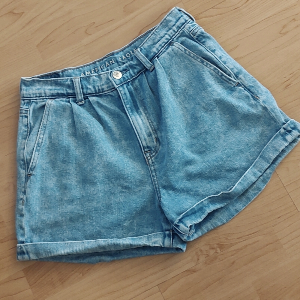 AEO High-rise Mom Short